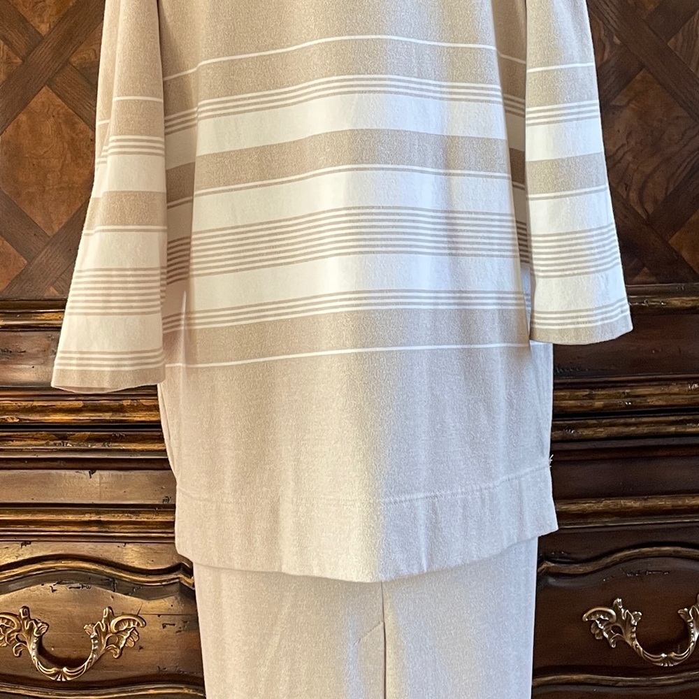 Josephine Chaus Sport vintage Size S skirt and Top in Beige & White.